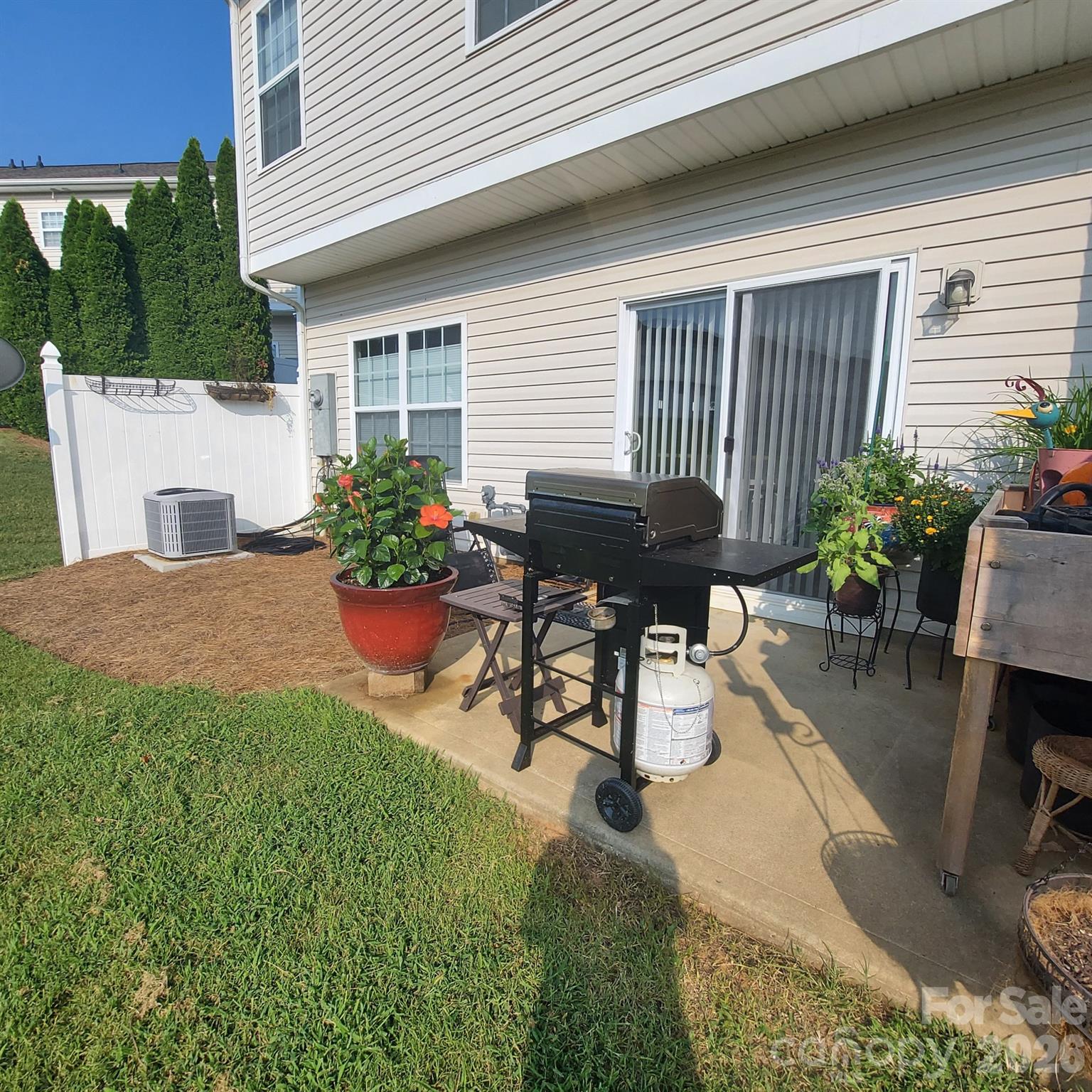 12050 Stratfield Place Circle — Pineville
