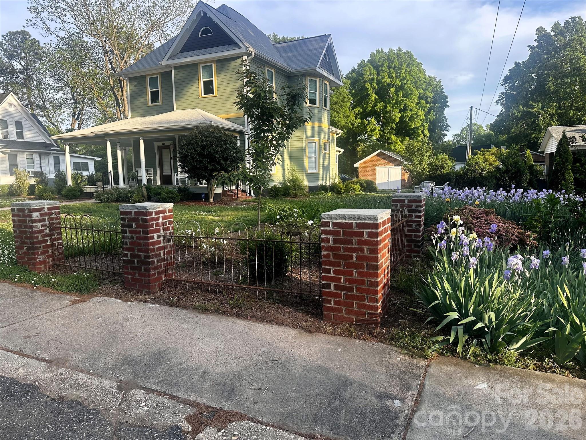 207 W Academy Street — Cherryville