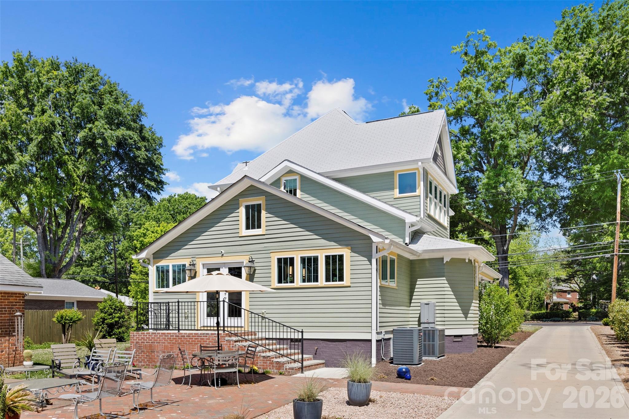 207 W Academy Street — Cherryville