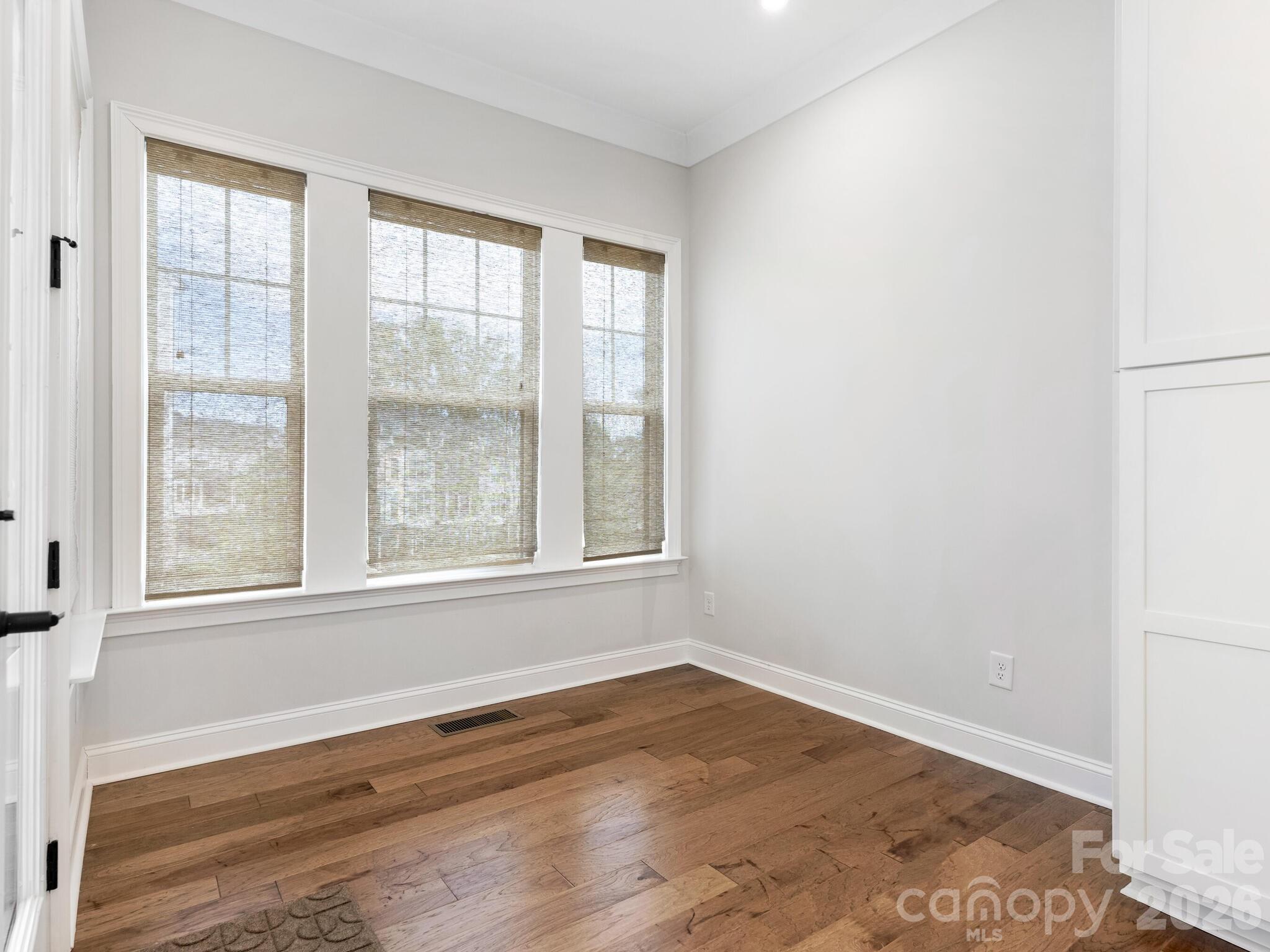 2555 Deacon Avenue — Charlotte