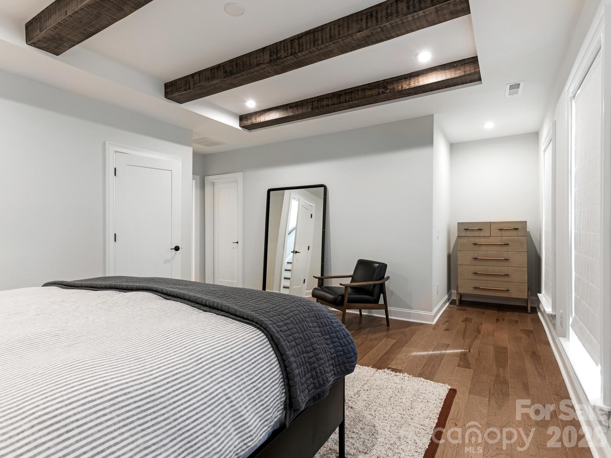 2555 Deacon Avenue — Charlotte