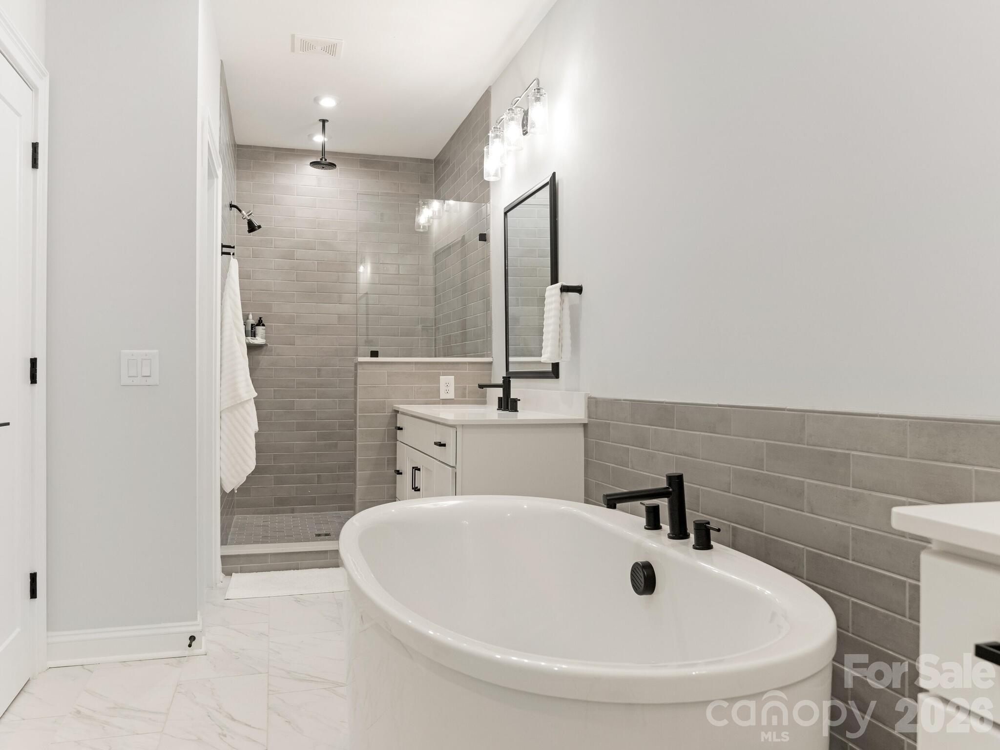 2555 Deacon Avenue — Charlotte