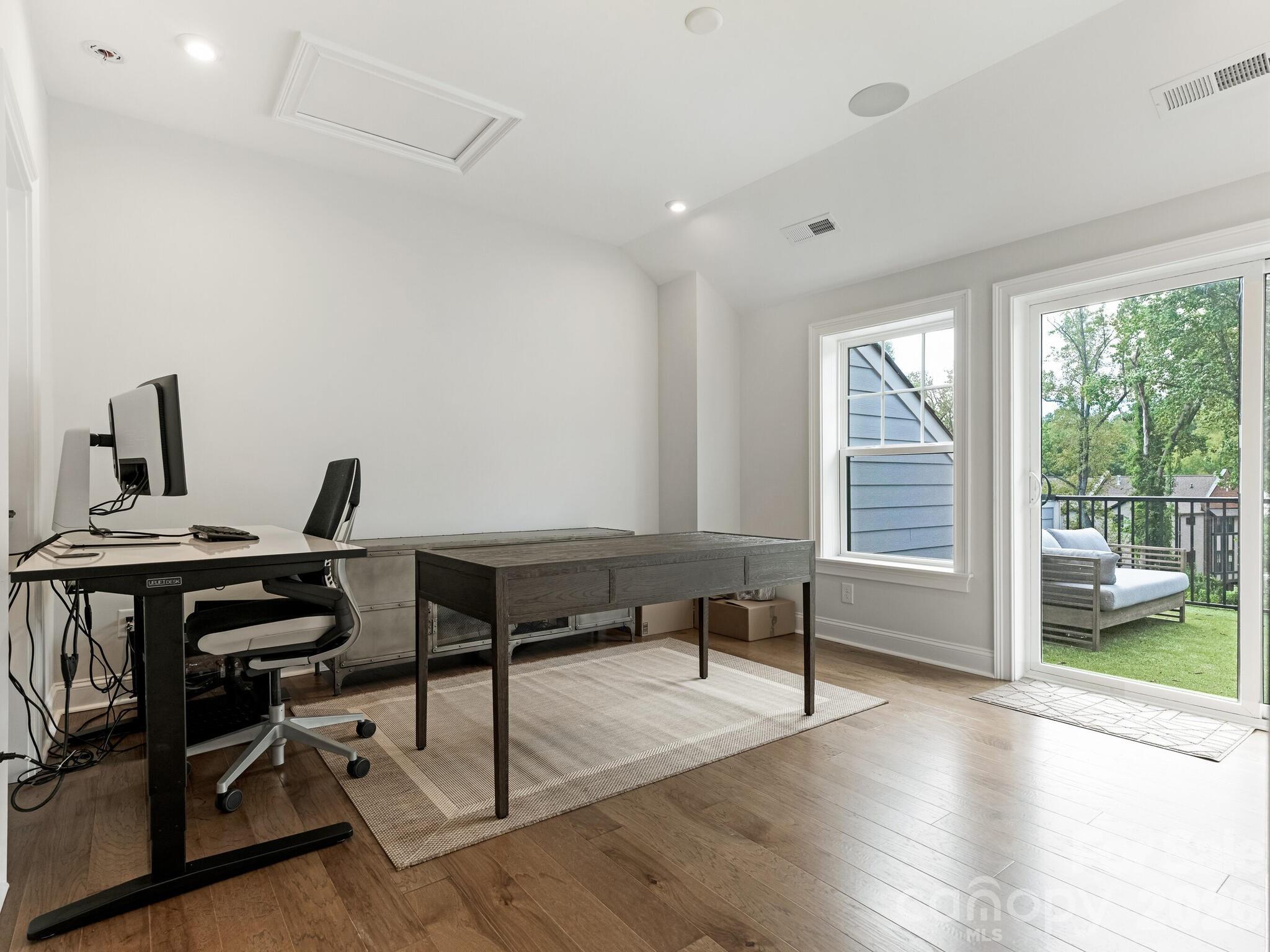 2555 Deacon Avenue — Charlotte
