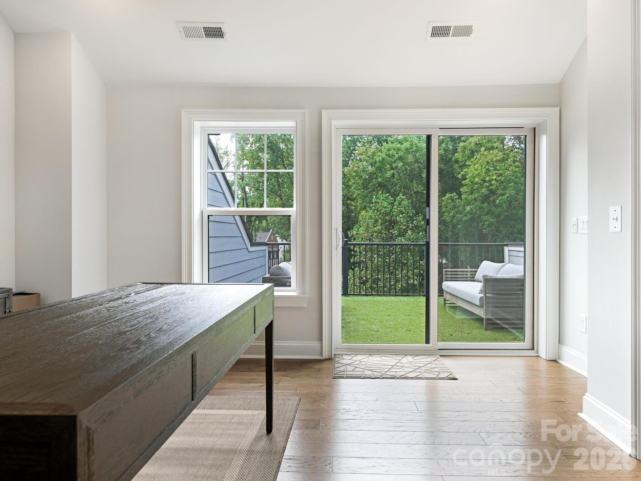 2555 Deacon Avenue — Charlotte