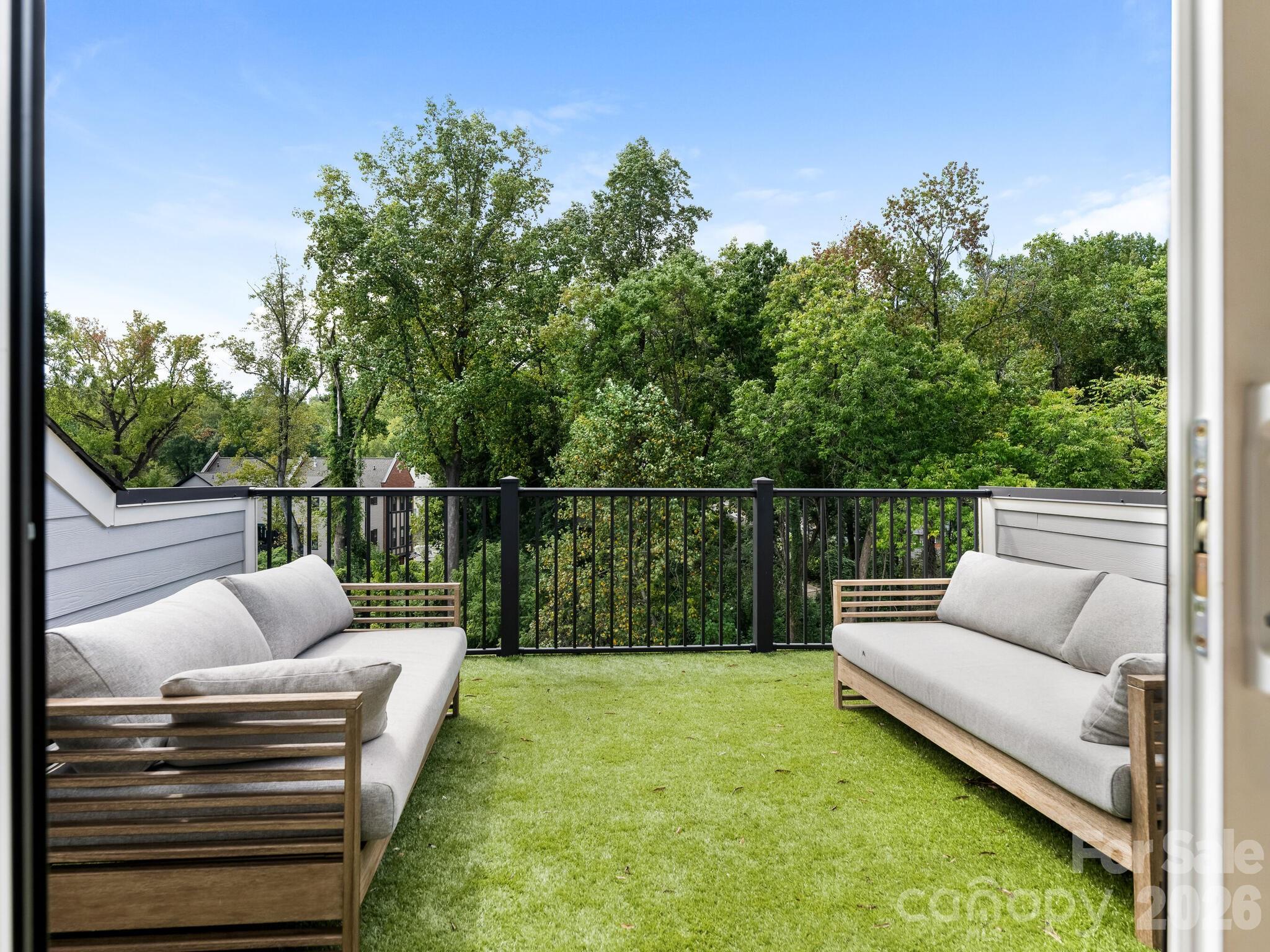 2555 Deacon Avenue — Charlotte