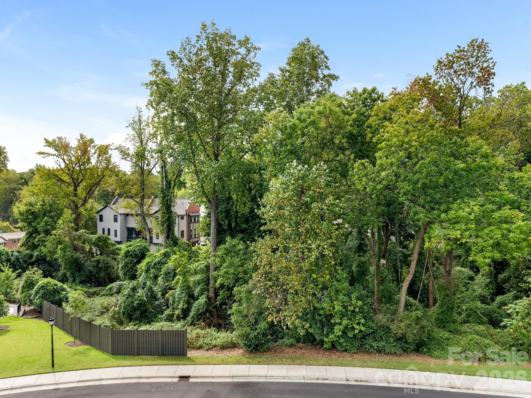 2555 Deacon Avenue — Charlotte