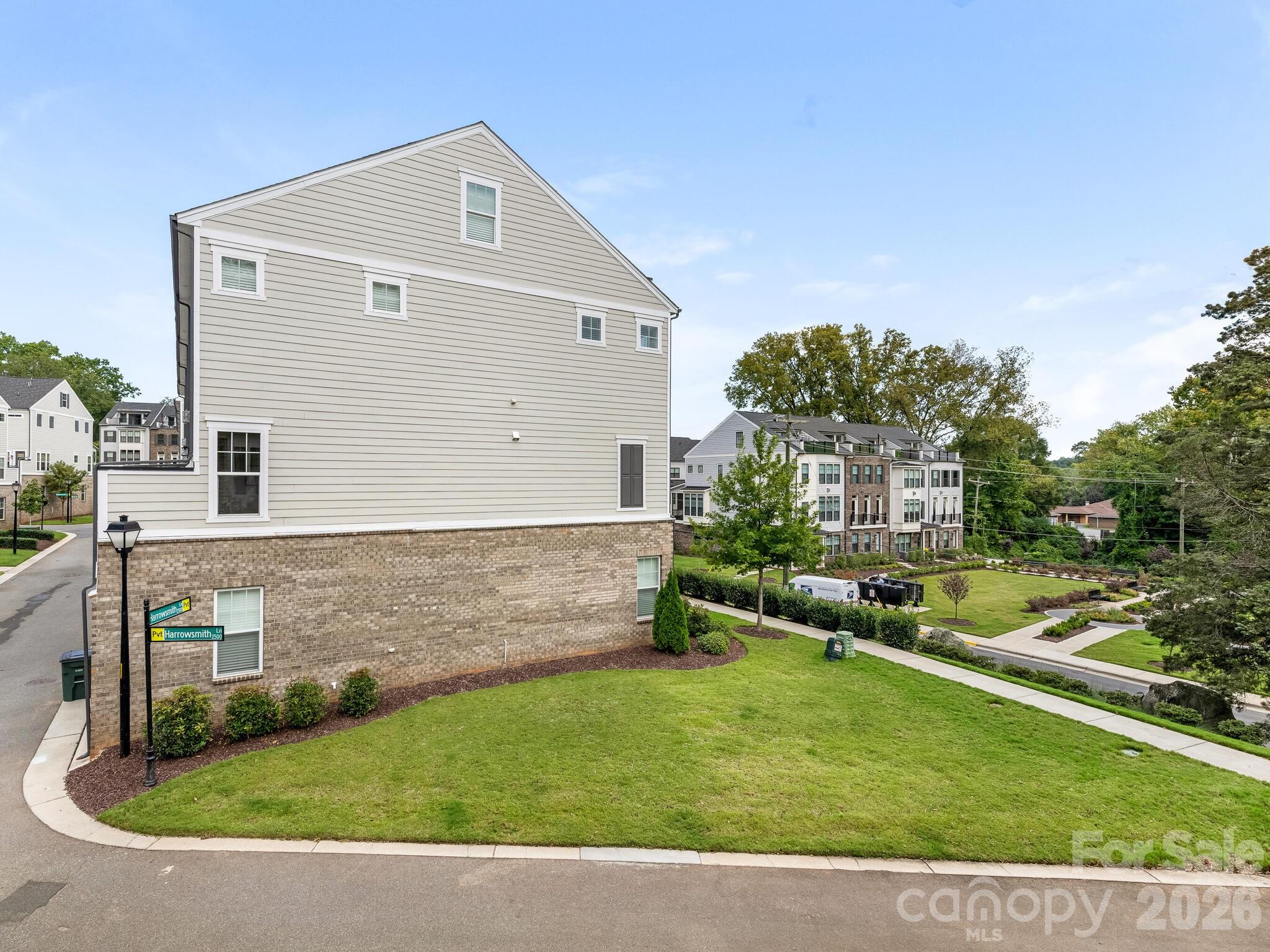 2555 Deacon Avenue — Charlotte