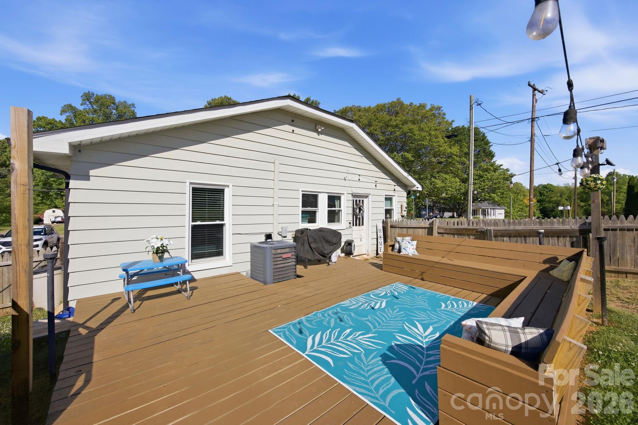 305 Bost Circle — Rockwell