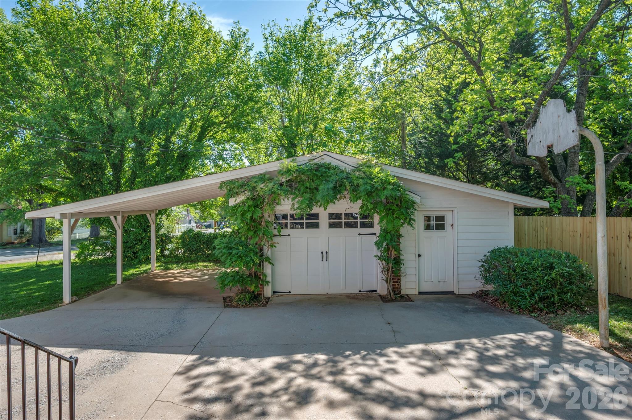 151 S Magnolia Street — Forest City