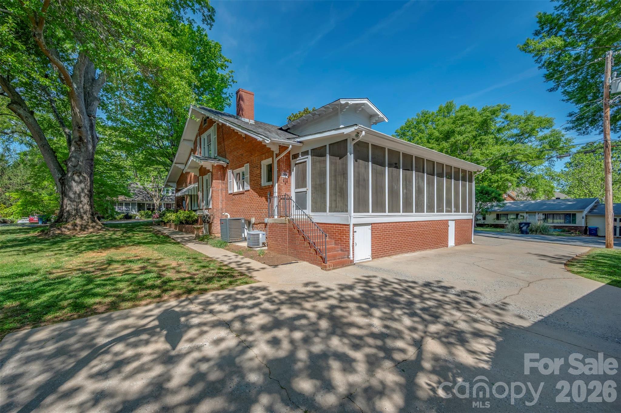 151 S Magnolia Street — Forest City