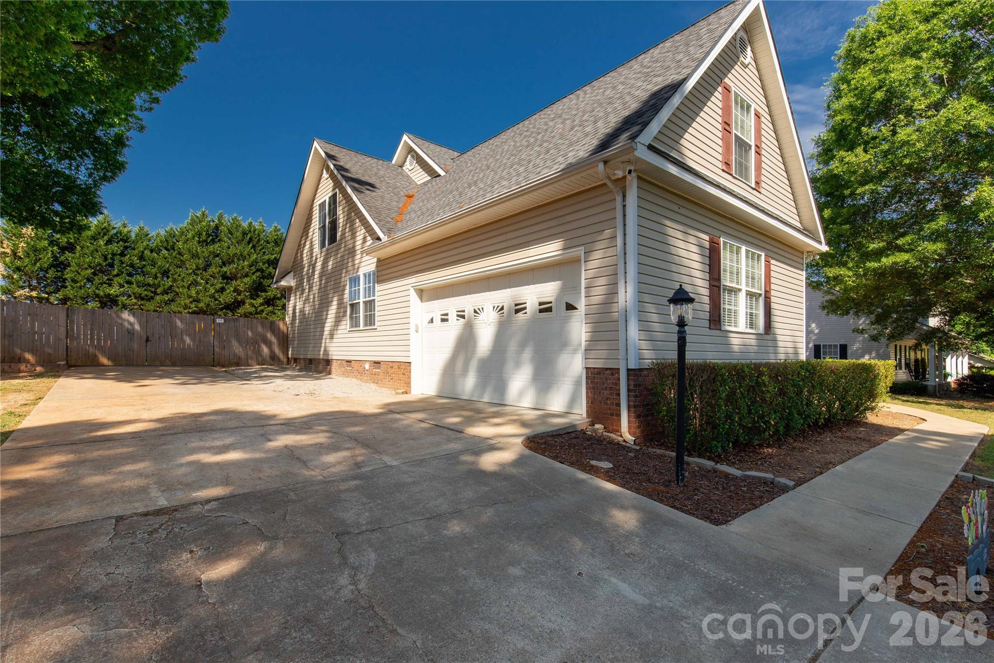 1530 Danlee Drive — Lancaster