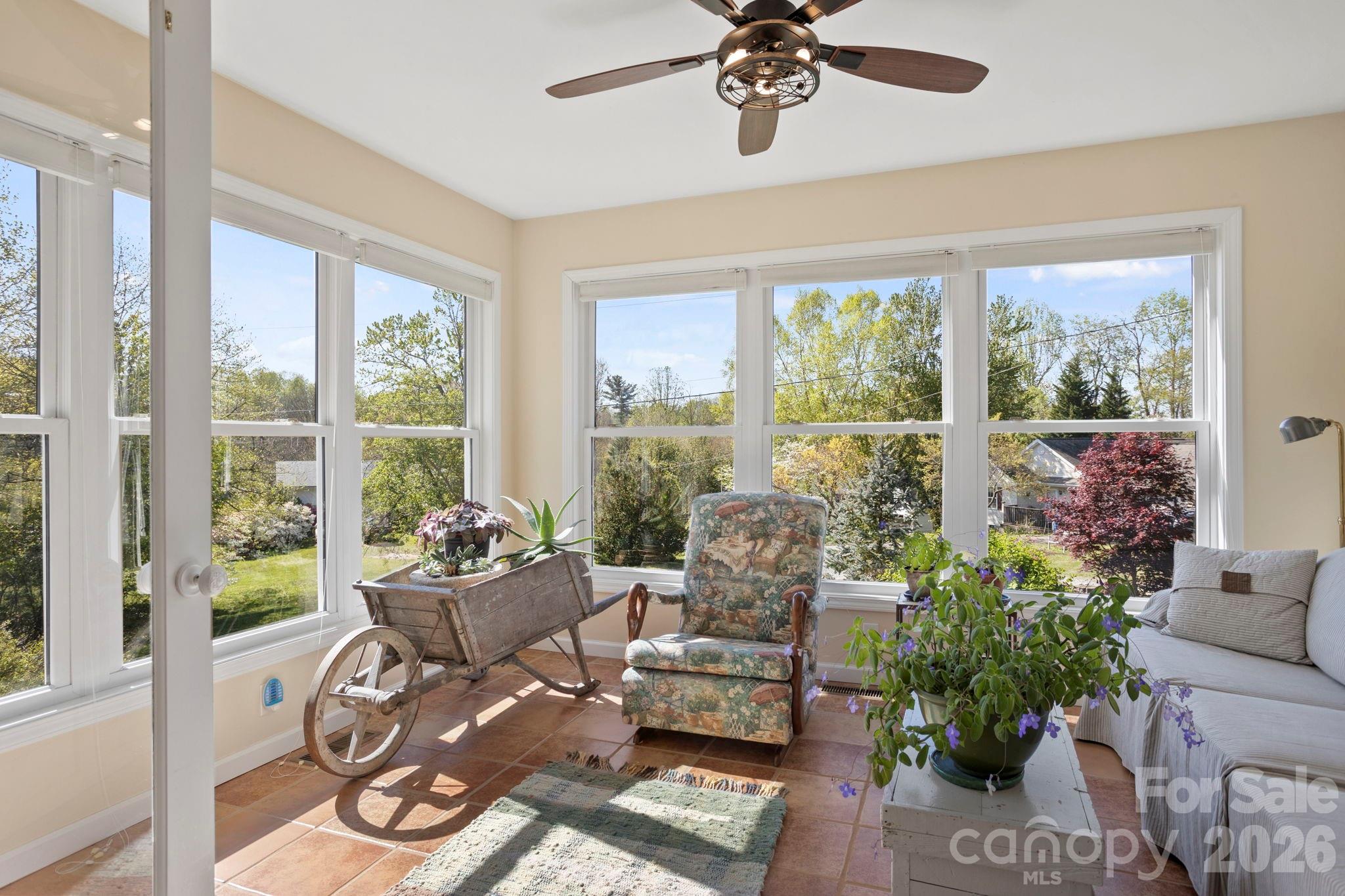 367 Crescent Street — Saluda