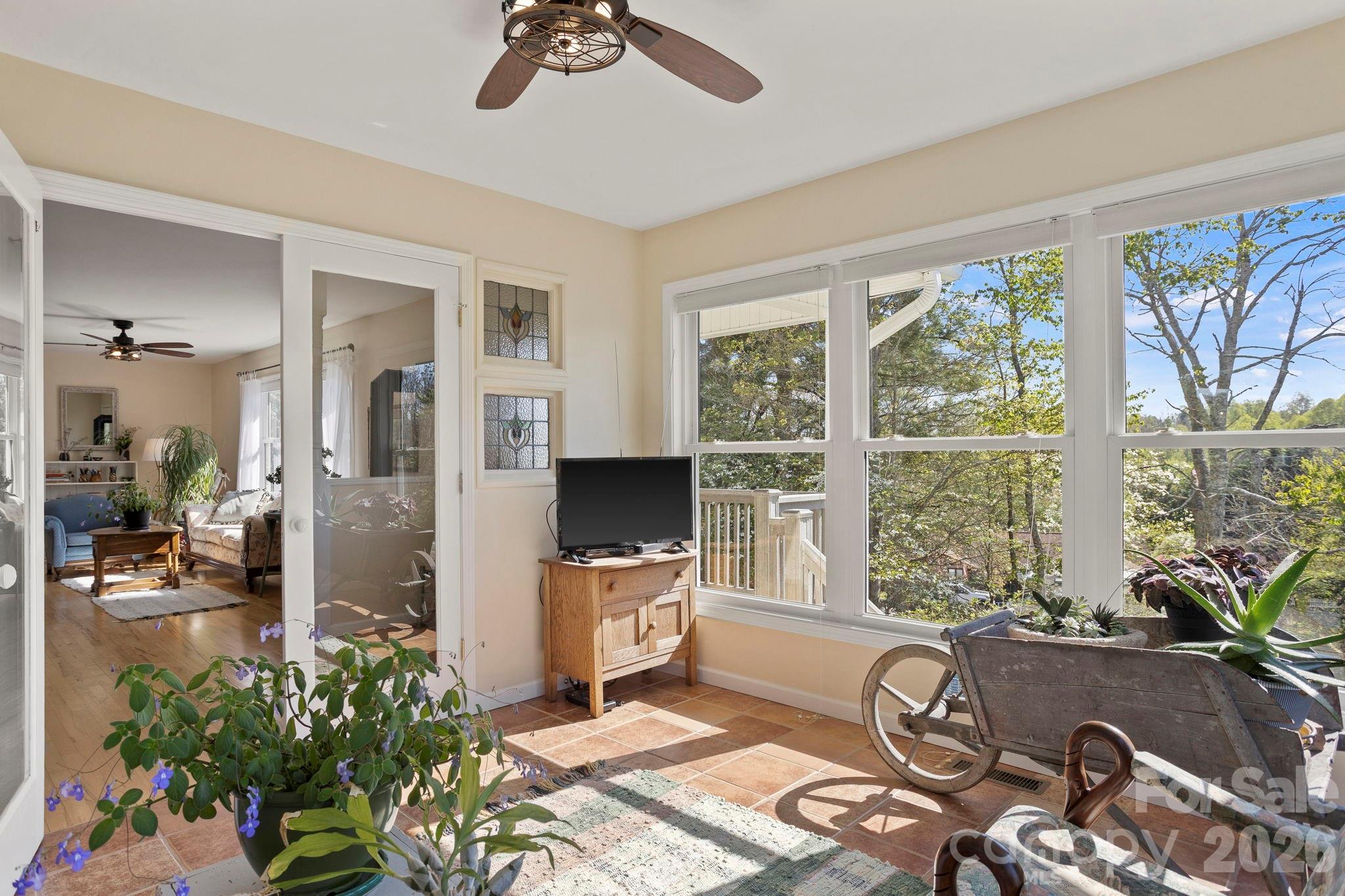 367 Crescent Street — Saluda
