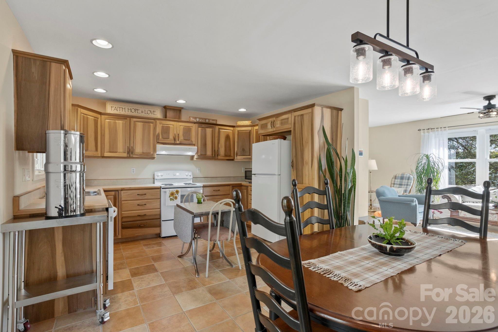 367 Crescent Street — Saluda