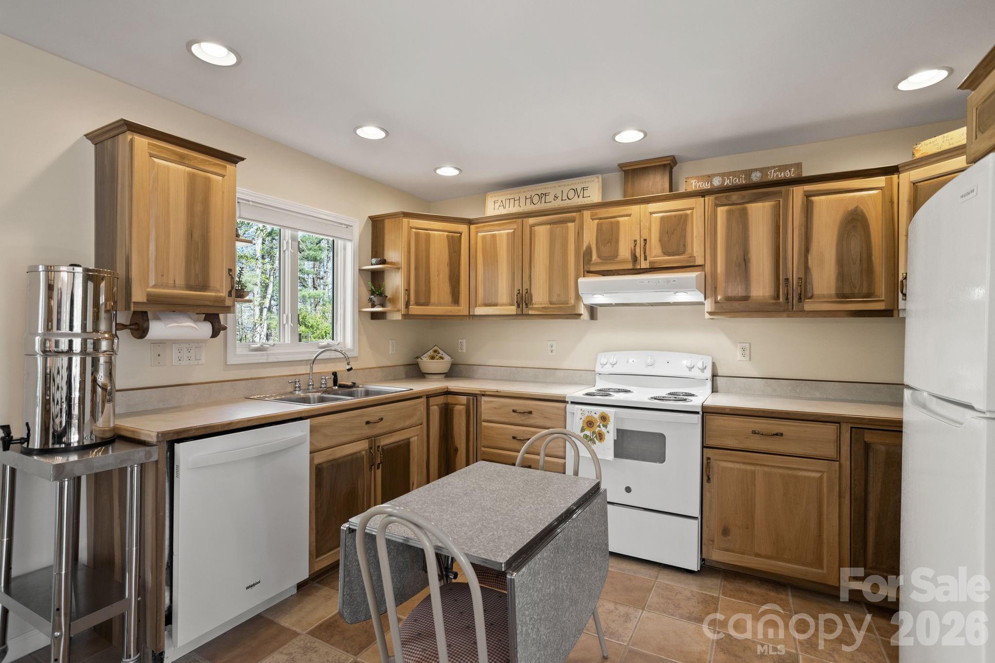 367 Crescent Street — Saluda