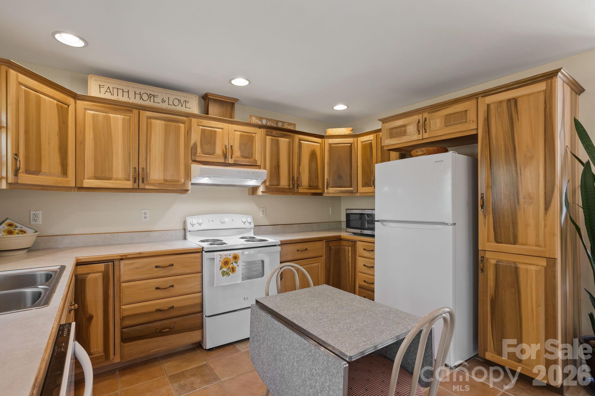 367 Crescent Street — Saluda