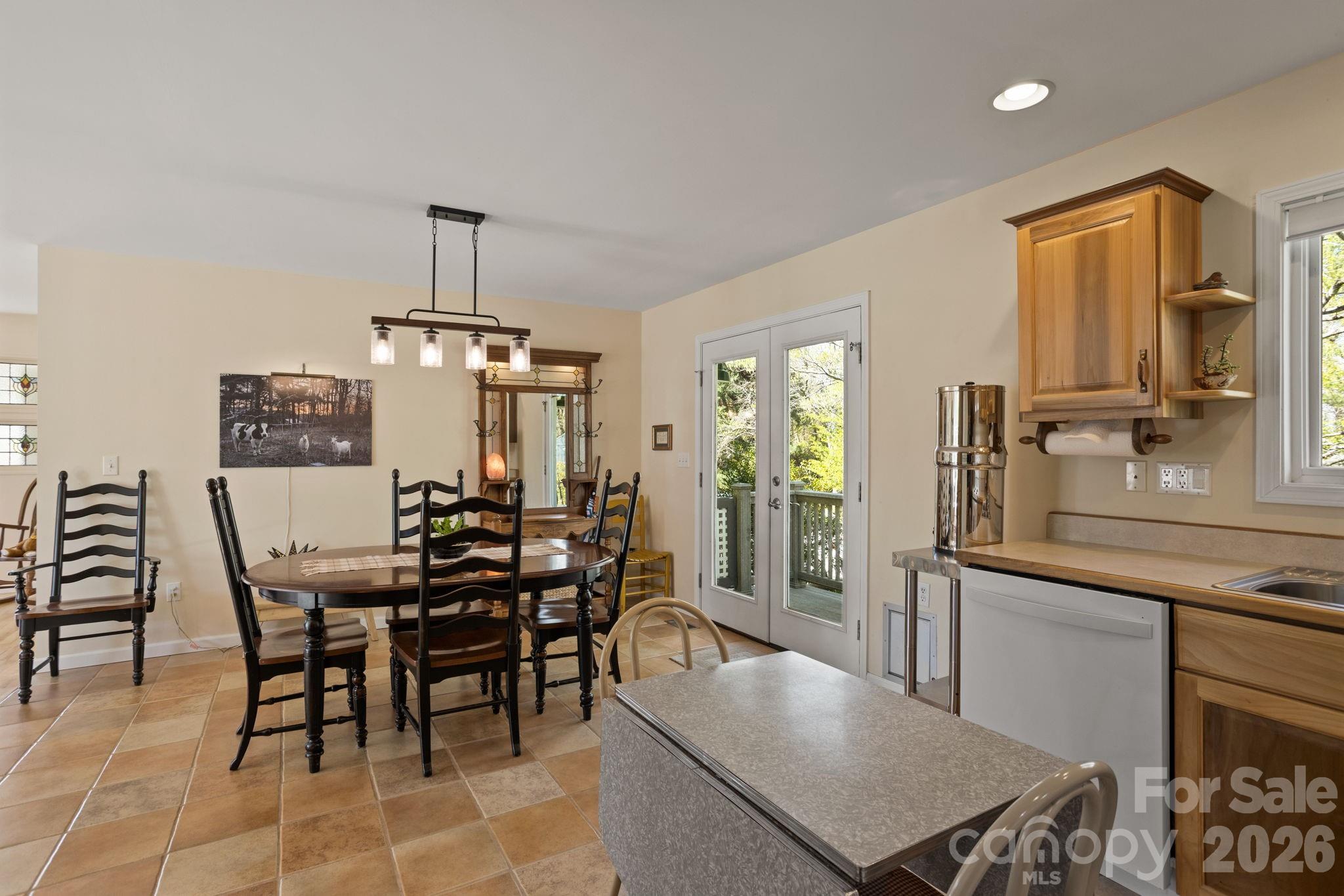 367 Crescent Street — Saluda