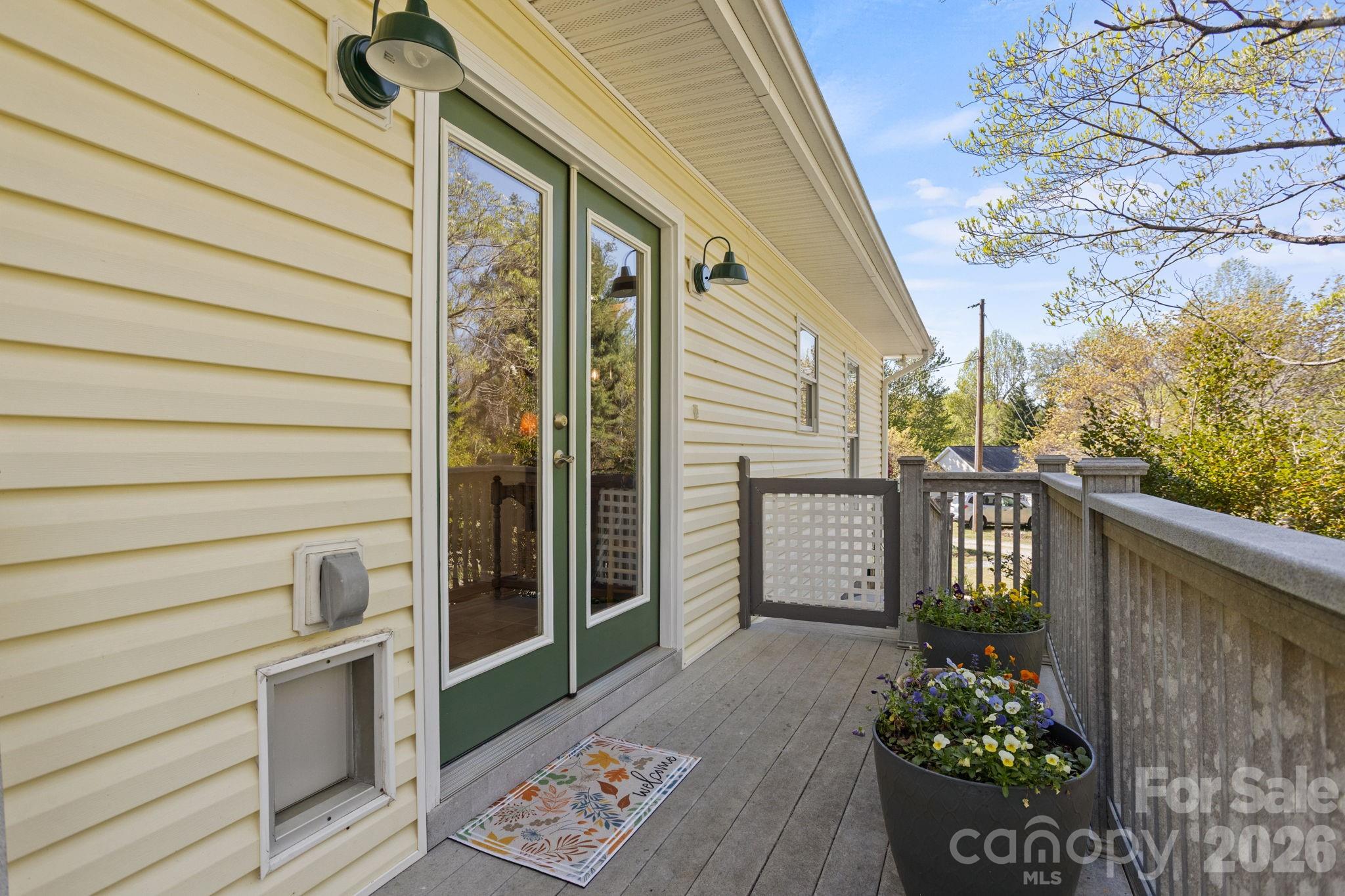 367 Crescent Street — Saluda