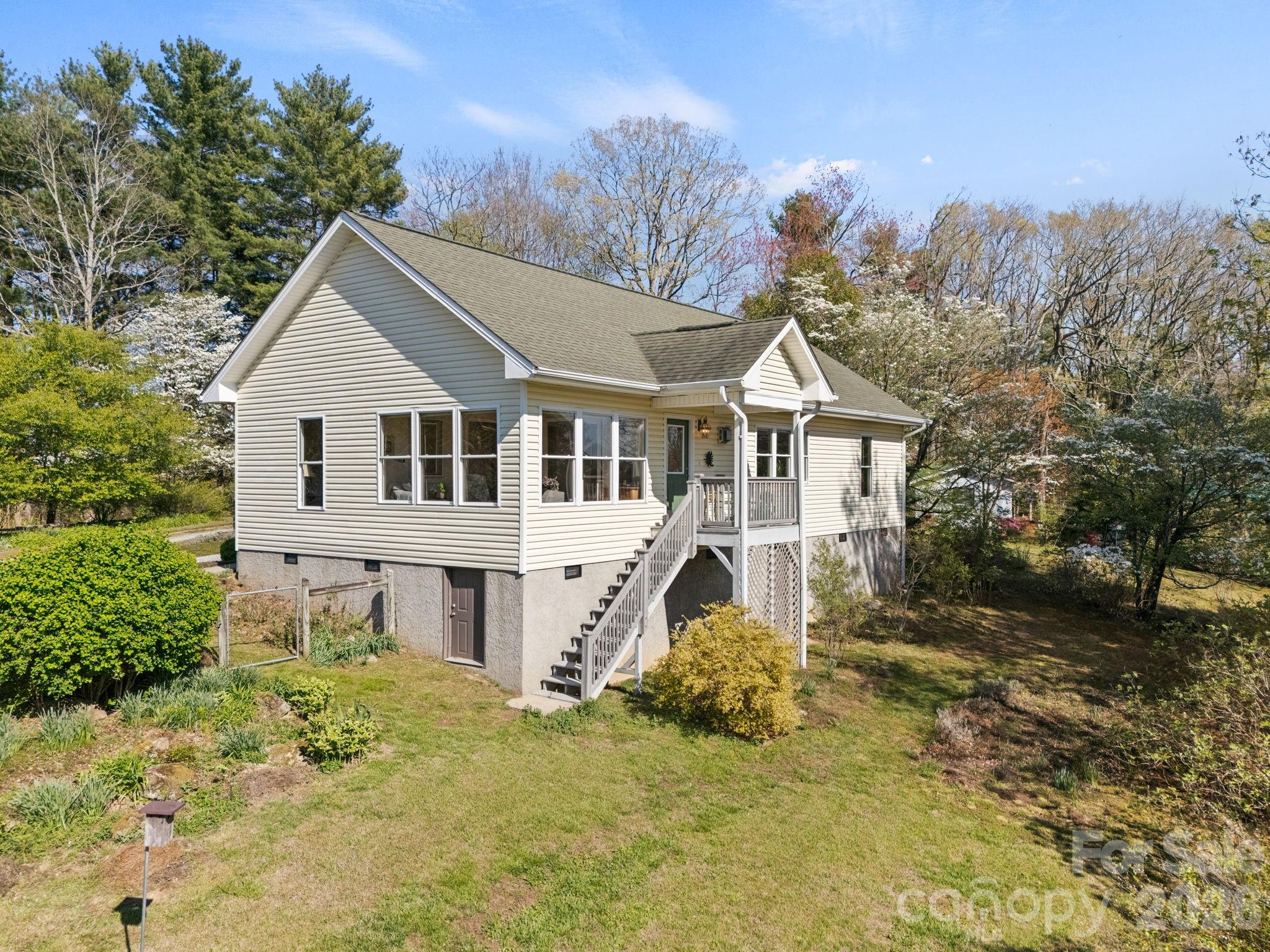 367 Crescent Street — Saluda