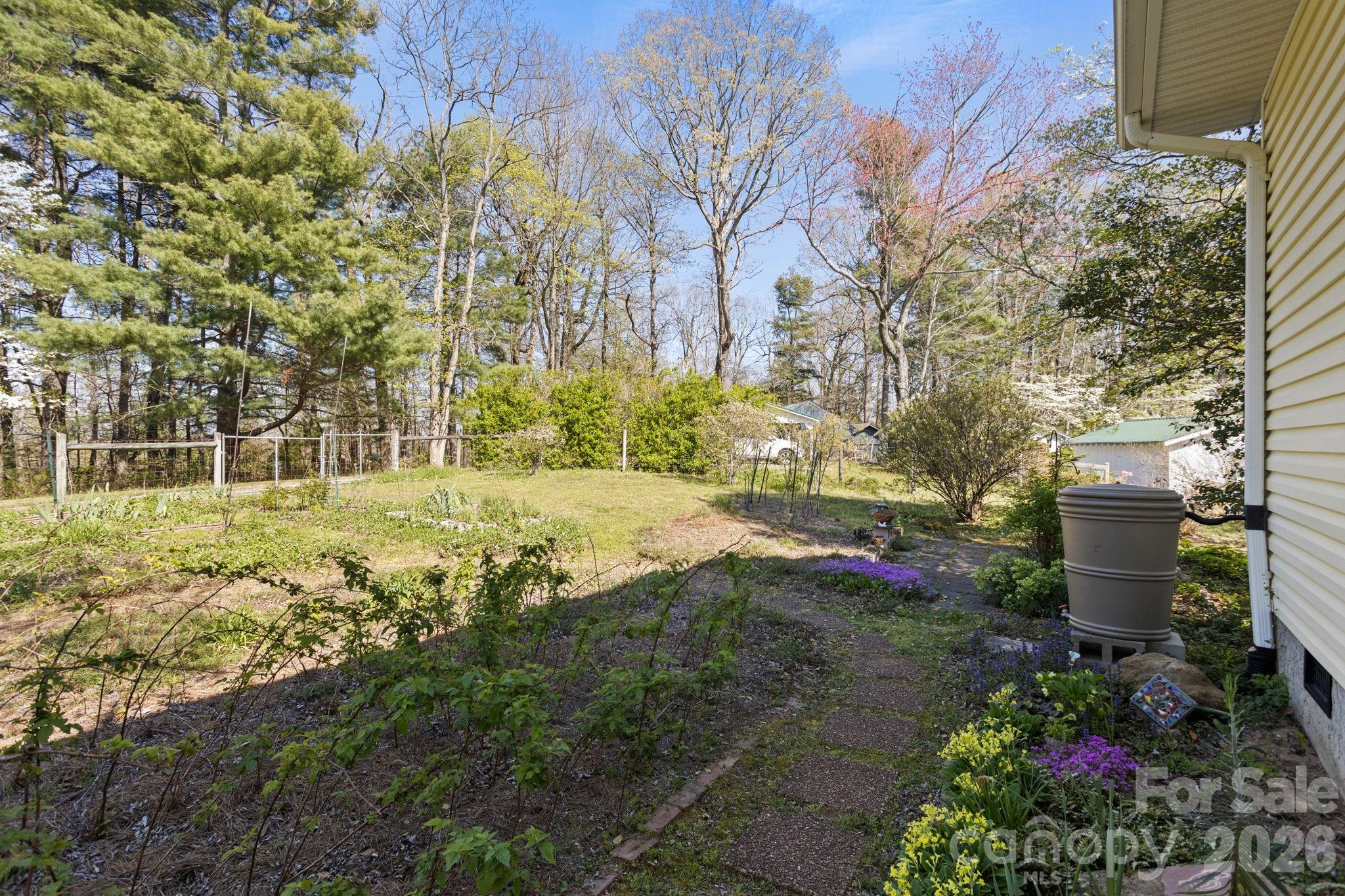 367 Crescent Street — Saluda
