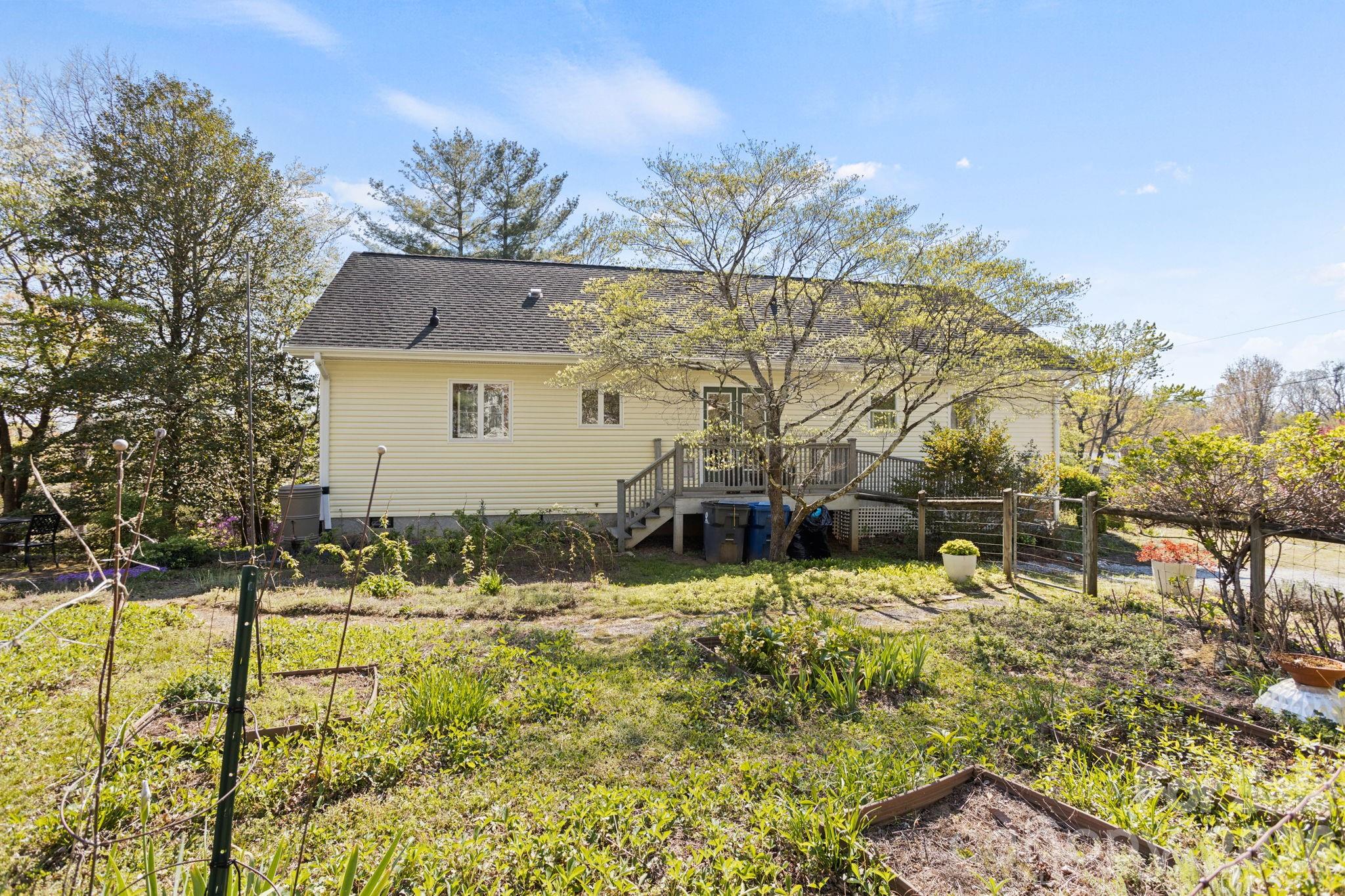 367 Crescent Street — Saluda