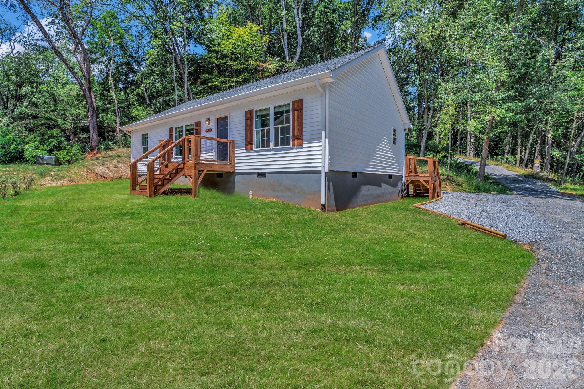 21 Carolinda Lane — Waynesville