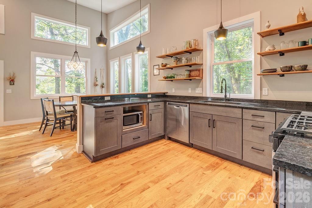 42 Salola Street — Asheville