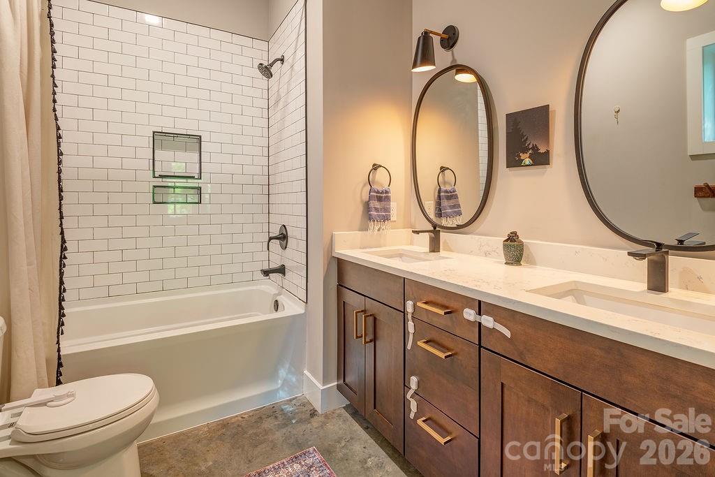 42 Salola Street — Asheville