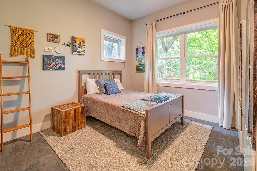 42 Salola Street — Asheville