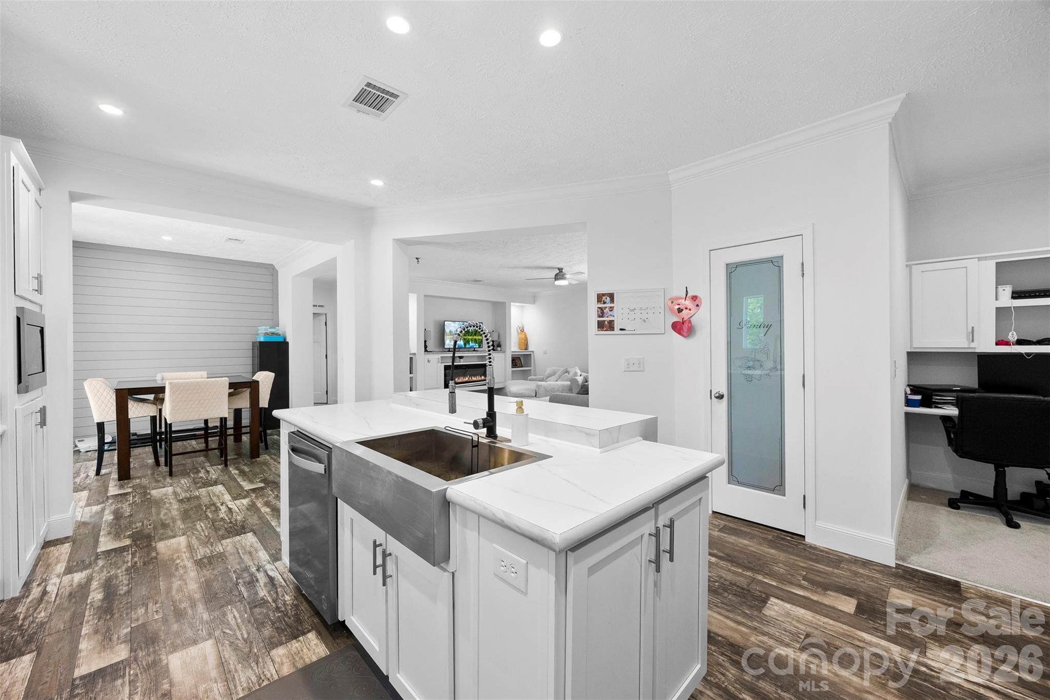 5236 Montana Circle NW — Concord