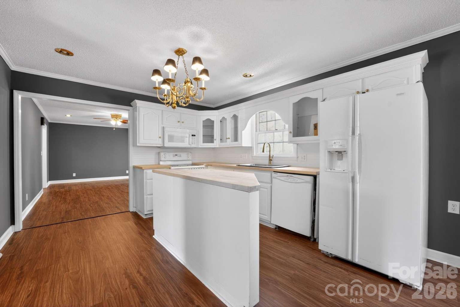 2466 Downey Drive — Lancaster