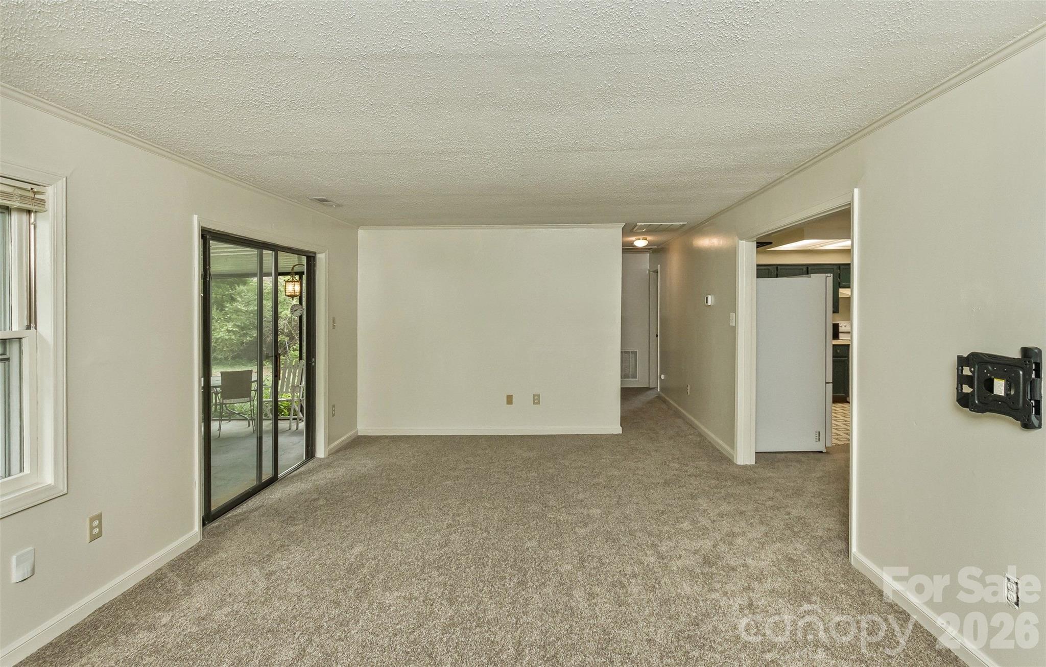 7 Teaneck Circle — Hendersonville