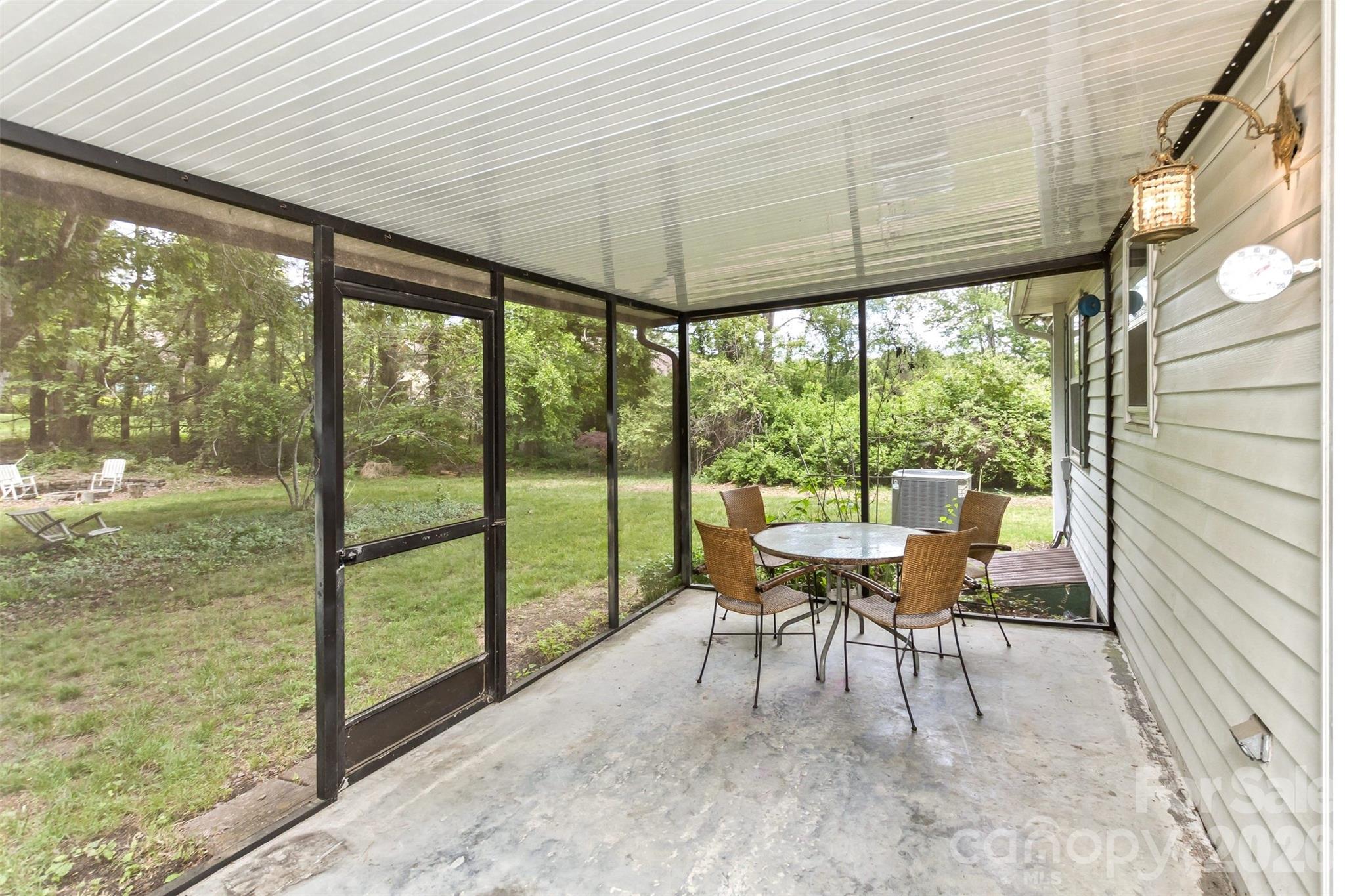 7 Teaneck Circle — Hendersonville