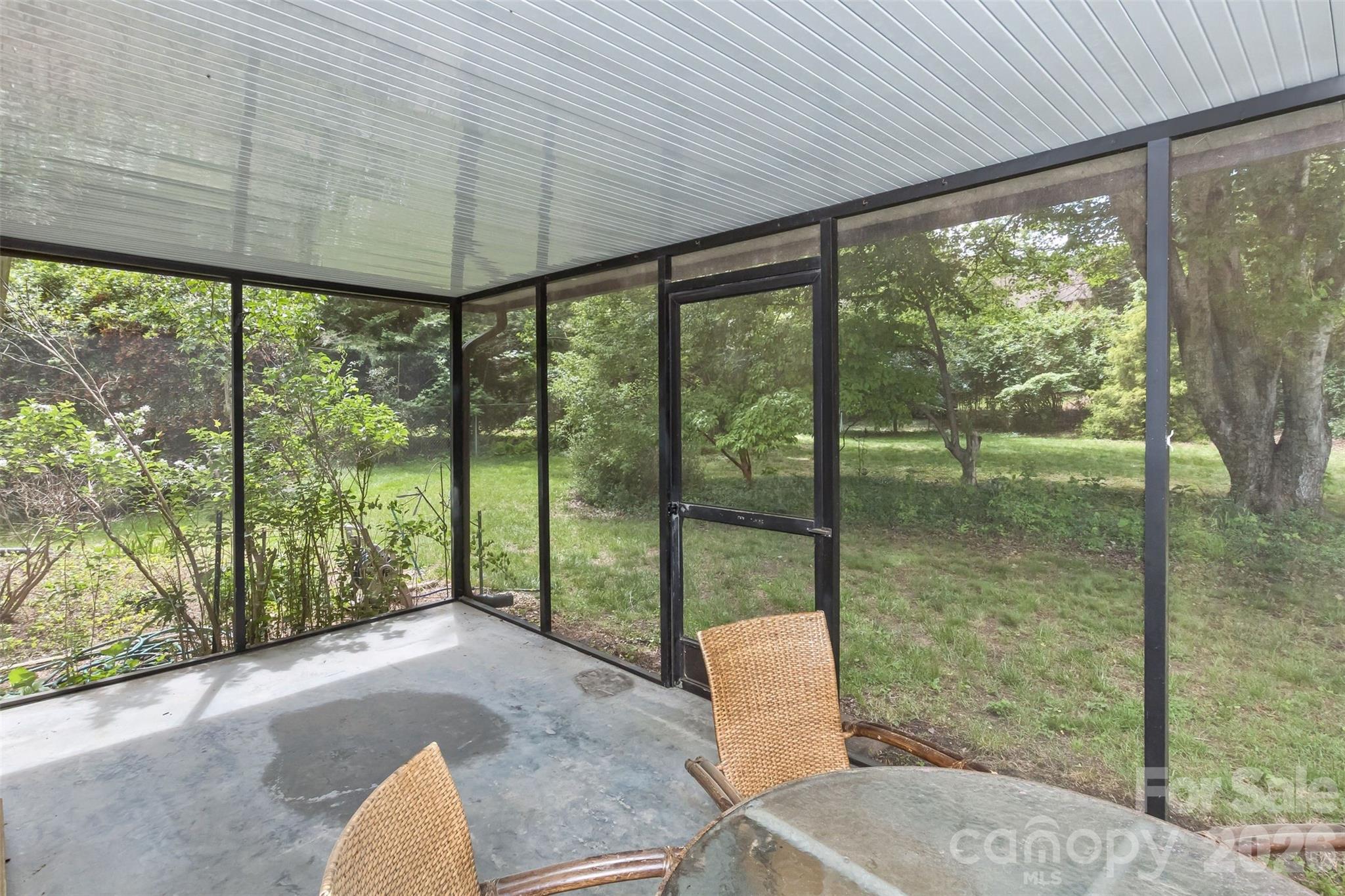 7 Teaneck Circle — Hendersonville