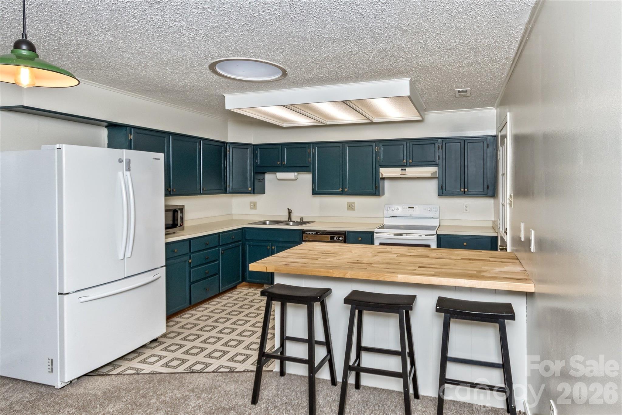 7 Teaneck Circle — Hendersonville