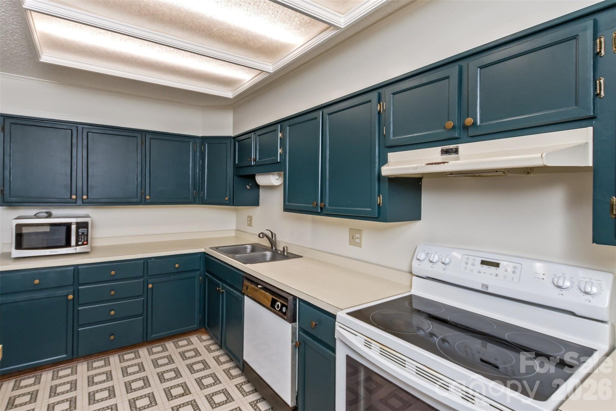 7 Teaneck Circle — Hendersonville