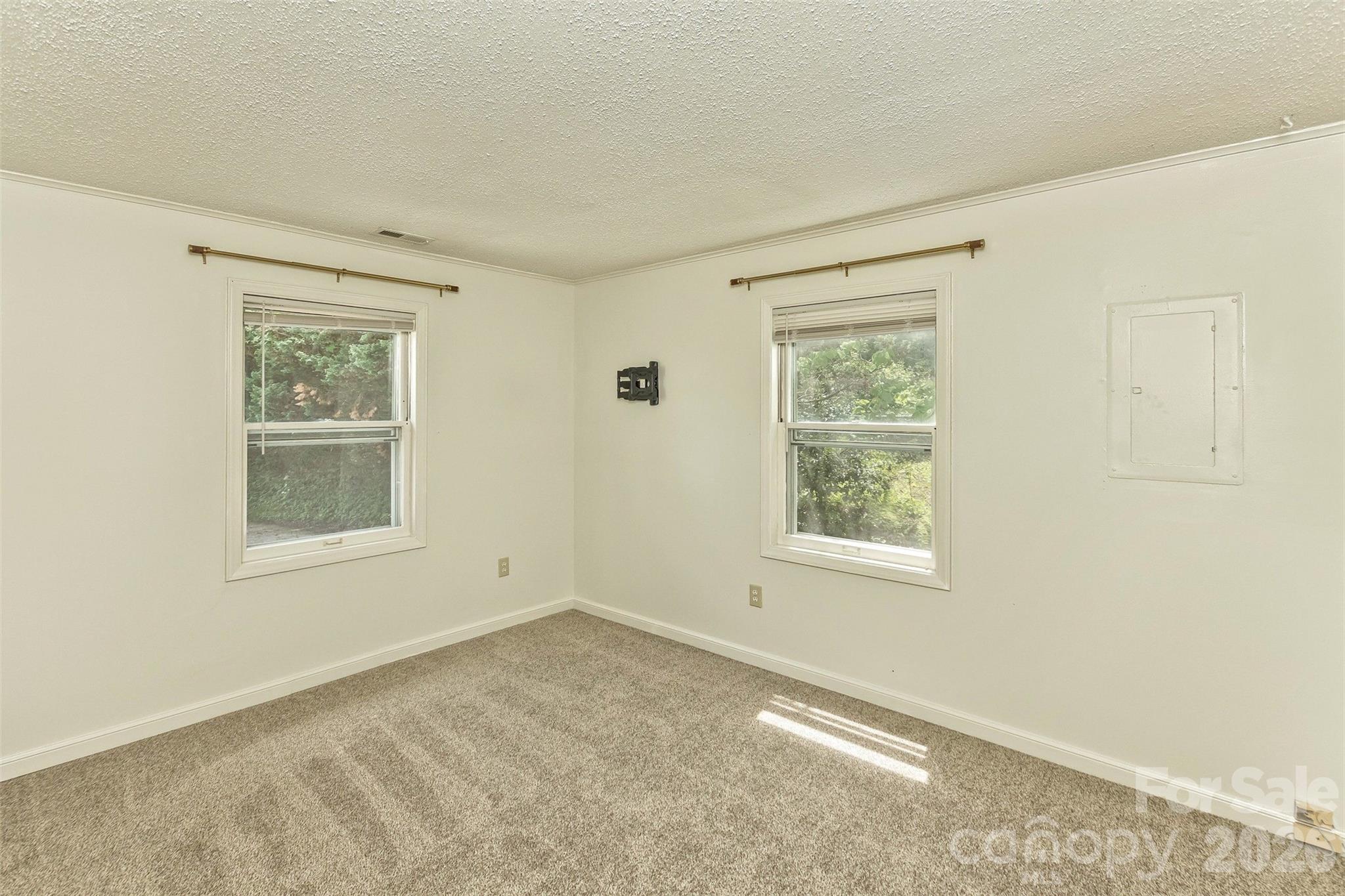 7 Teaneck Circle — Hendersonville