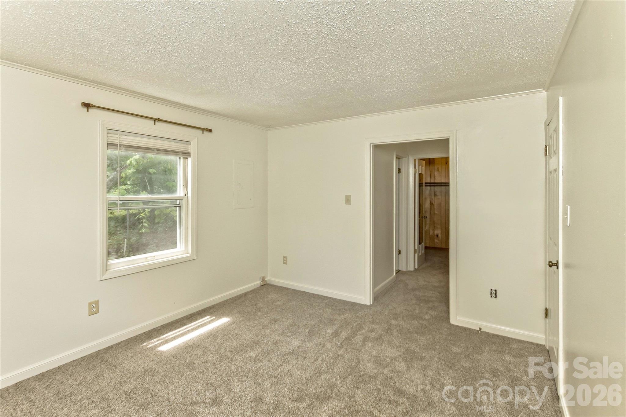 7 Teaneck Circle — Hendersonville