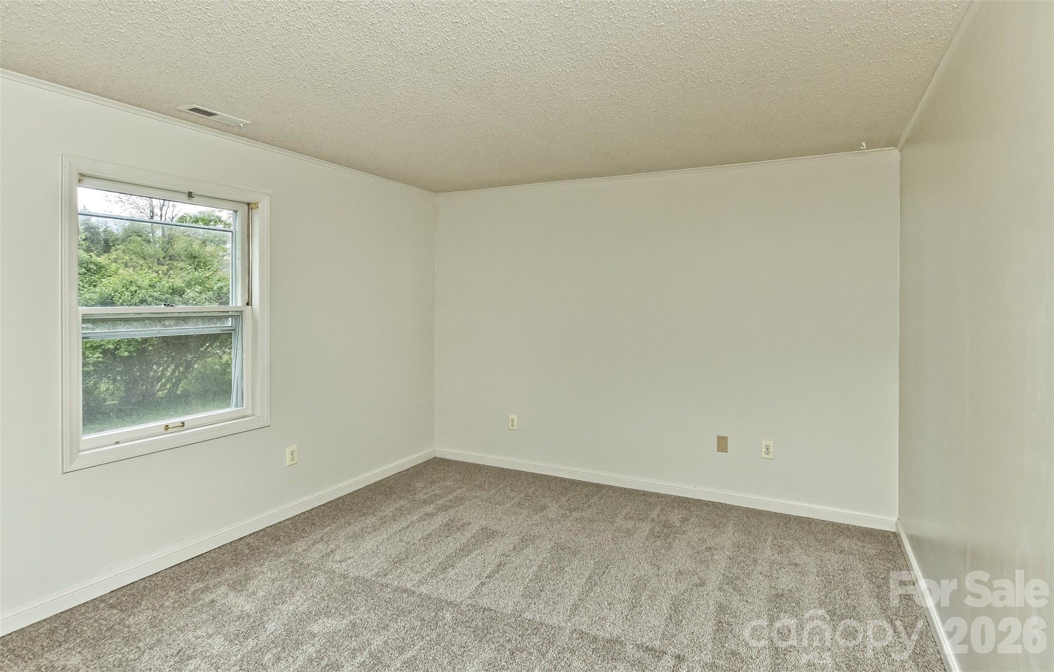 7 Teaneck Circle — Hendersonville