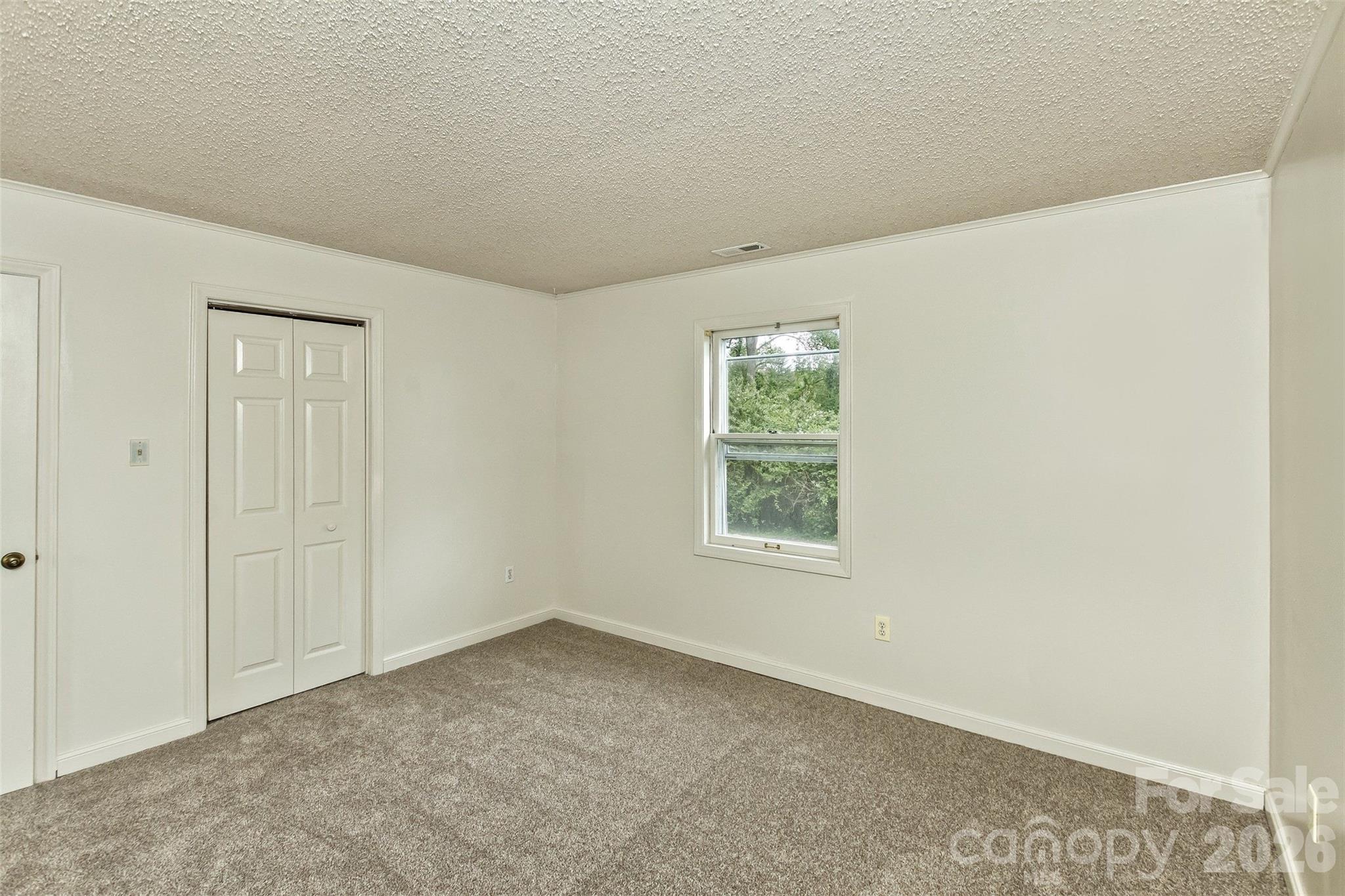 7 Teaneck Circle — Hendersonville
