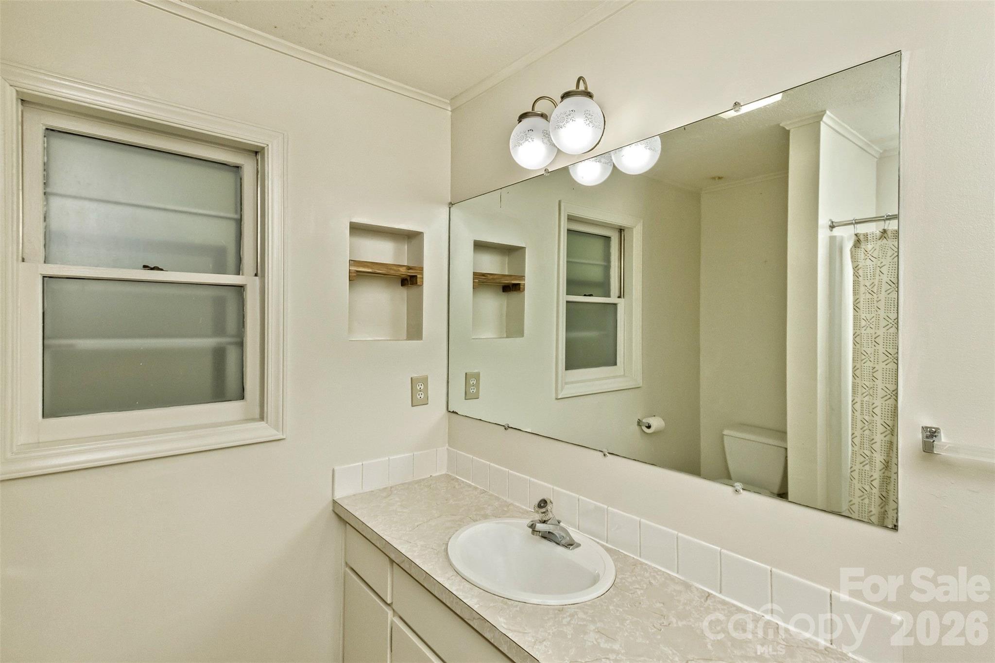 7 Teaneck Circle — Hendersonville