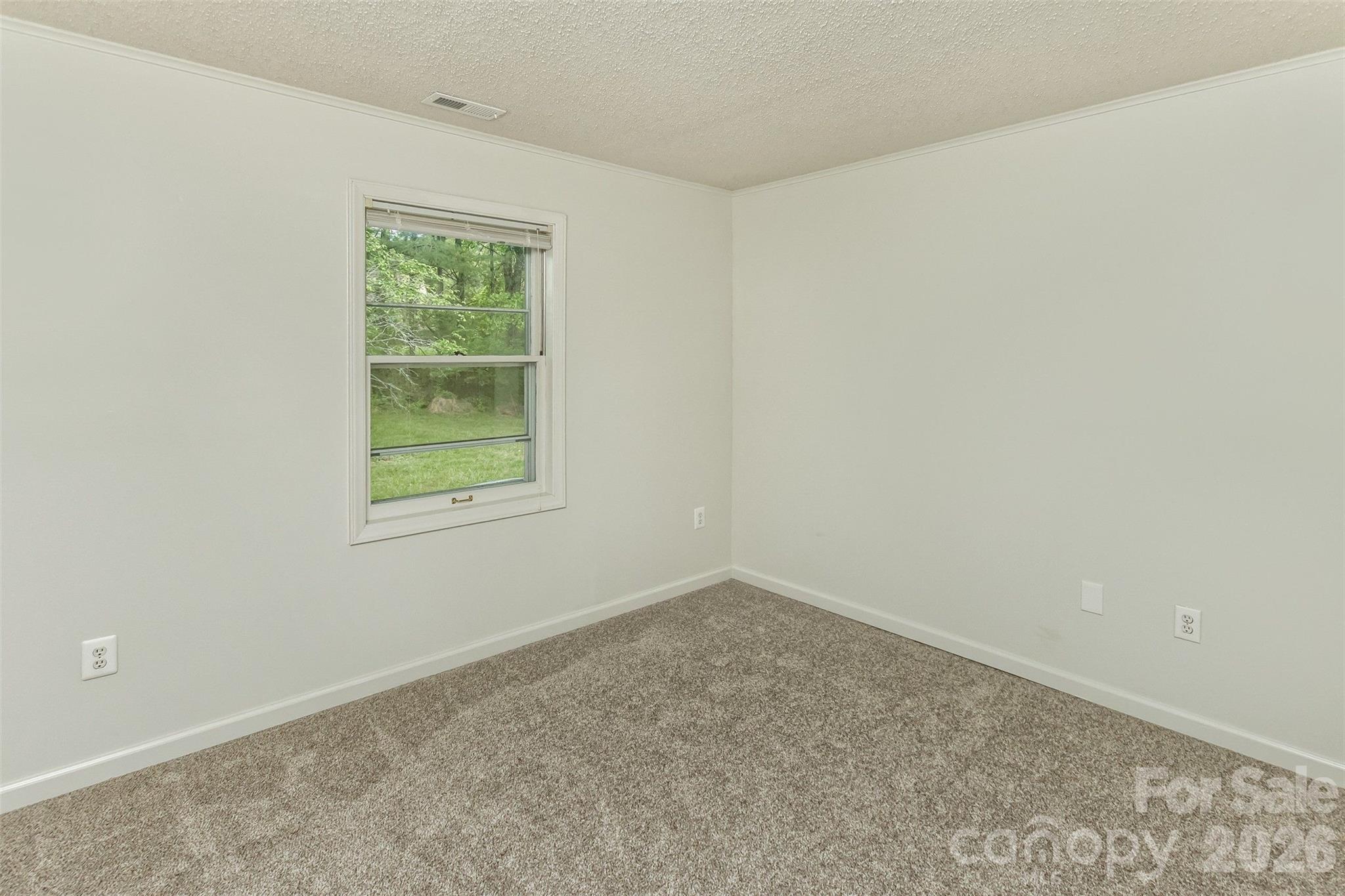 7 Teaneck Circle — Hendersonville
