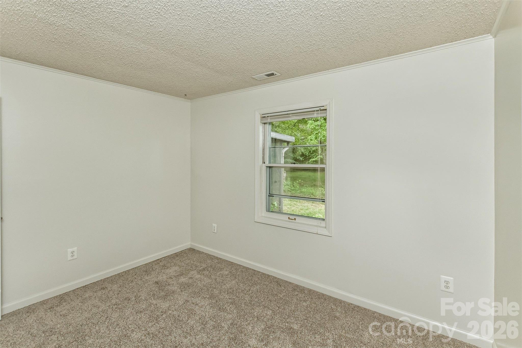 7 Teaneck Circle — Hendersonville