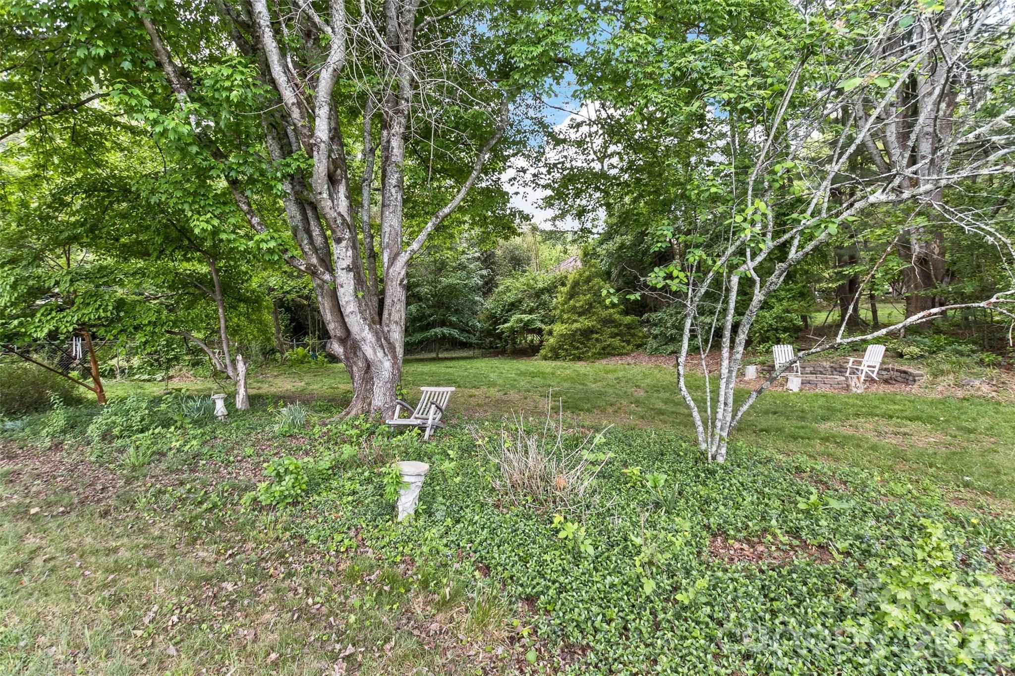 7 Teaneck Circle — Hendersonville