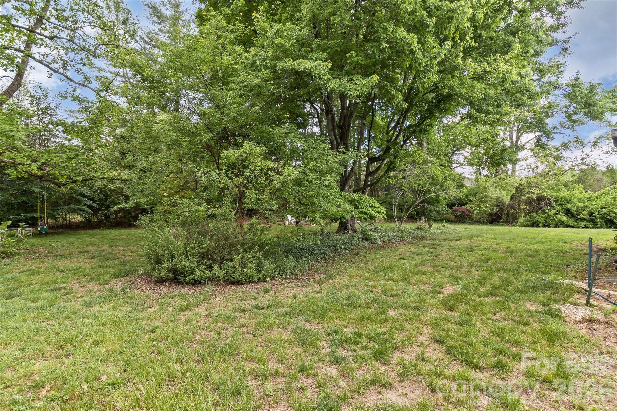 7 Teaneck Circle — Hendersonville