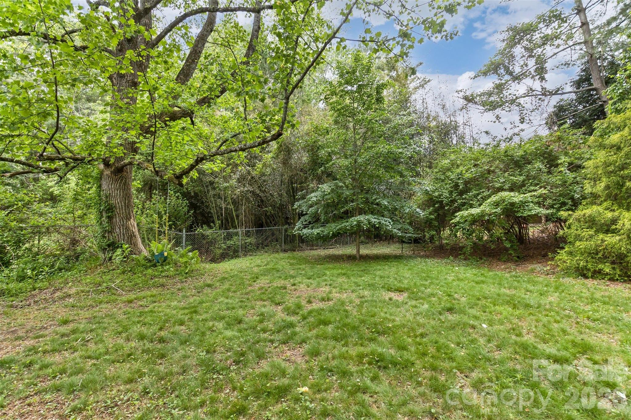 7 Teaneck Circle — Hendersonville