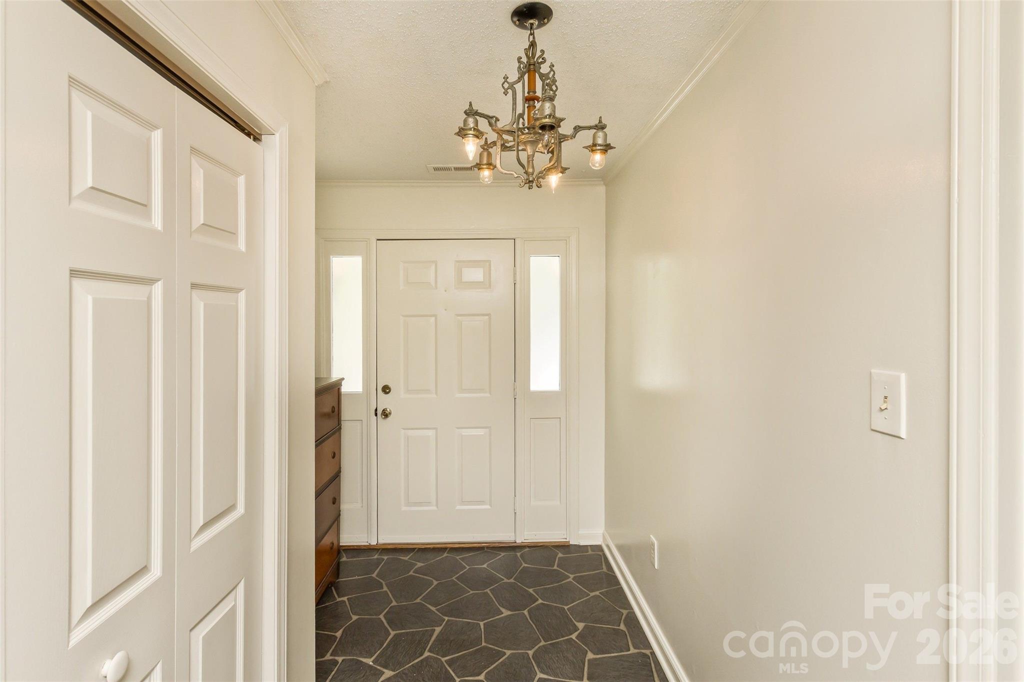 7 Teaneck Circle — Hendersonville