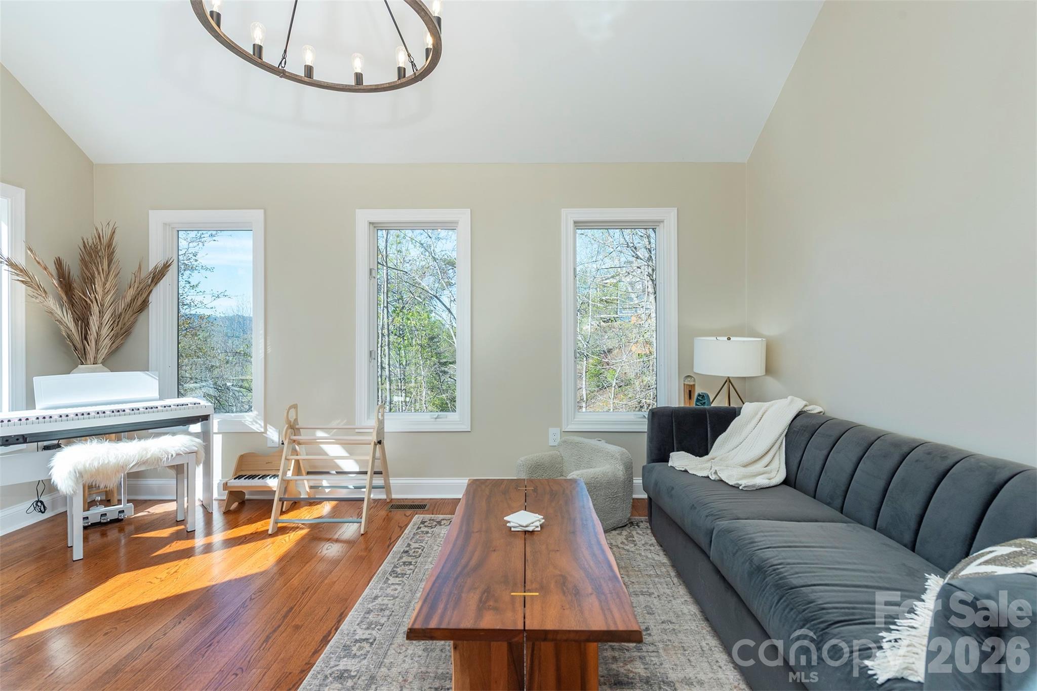 11 High Meadow Drive — Weaverville