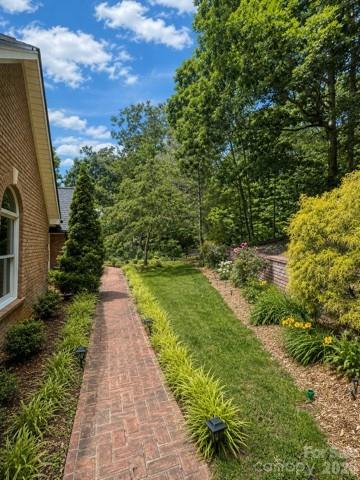 11 High Meadow Drive — Weaverville