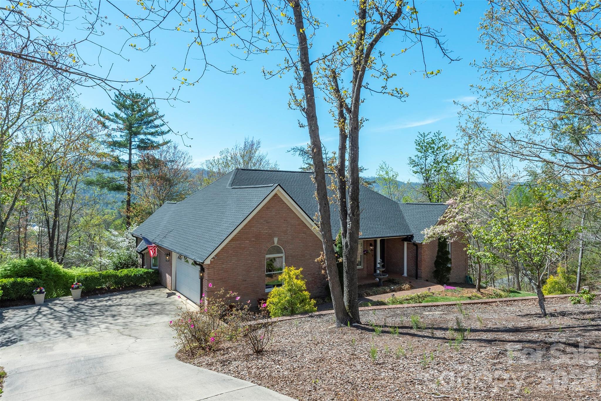 11 High Meadow Drive — Weaverville